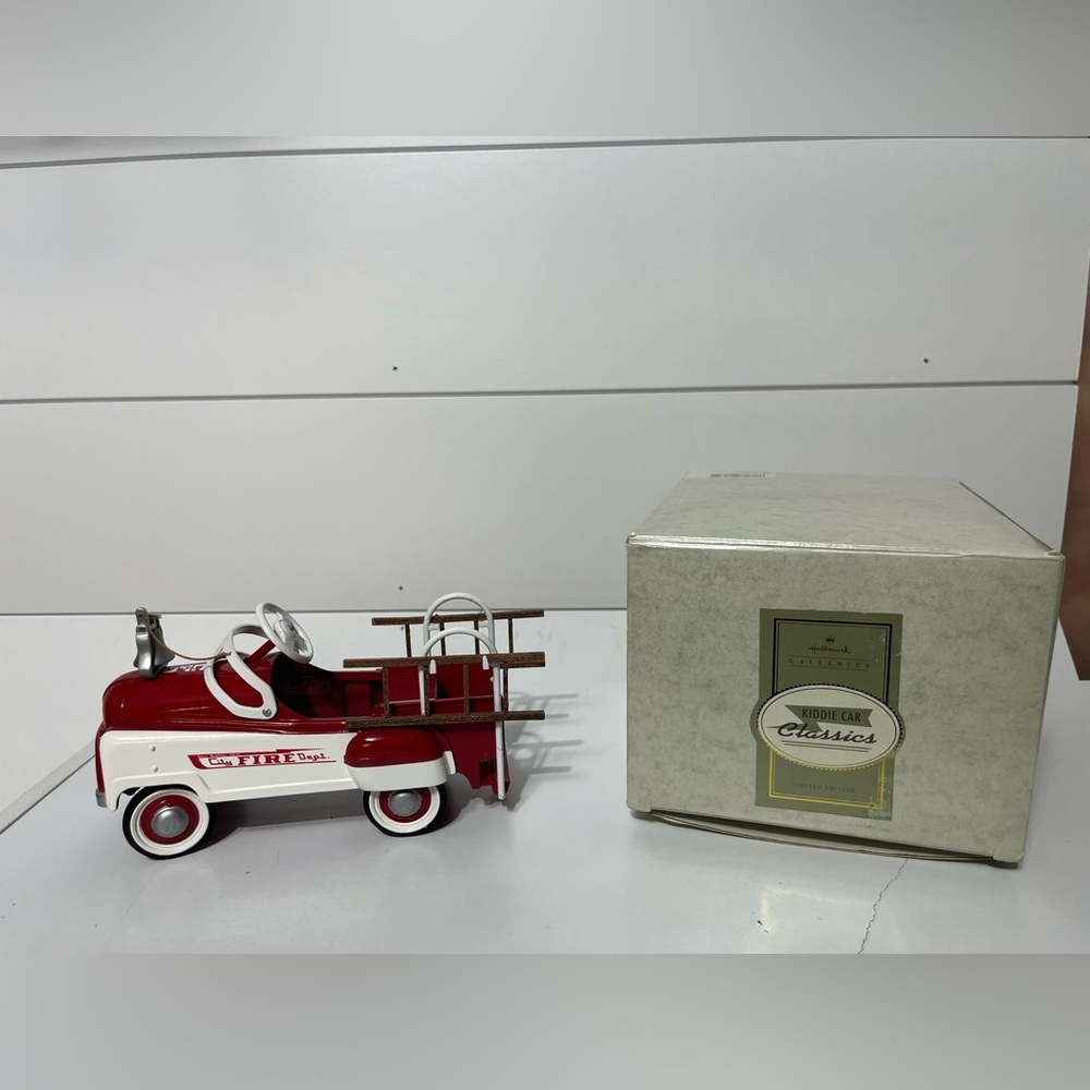 Hallmark 1955 Murray Fire Truck - Picture 2 of 11